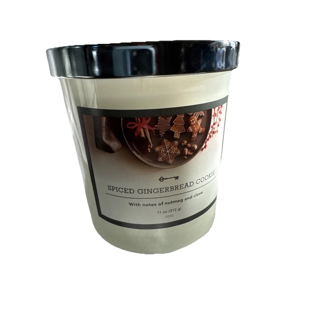 Threshold Spiced Gingerbread Cookies Candle Bee Wax Nutmeg & Cloves Notes 11 Oz